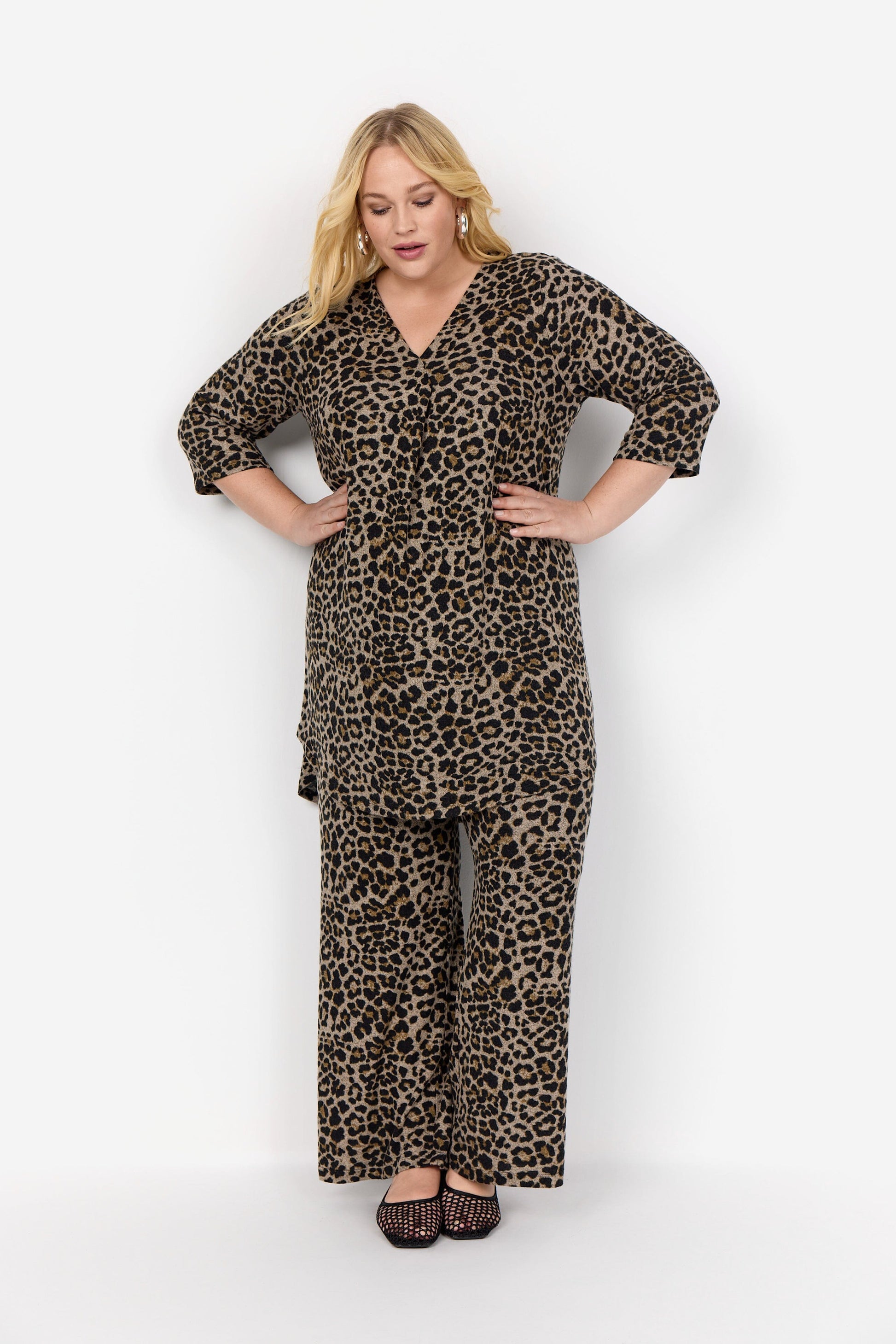 Lion Tunic | Black Blouse Wasabi Concept