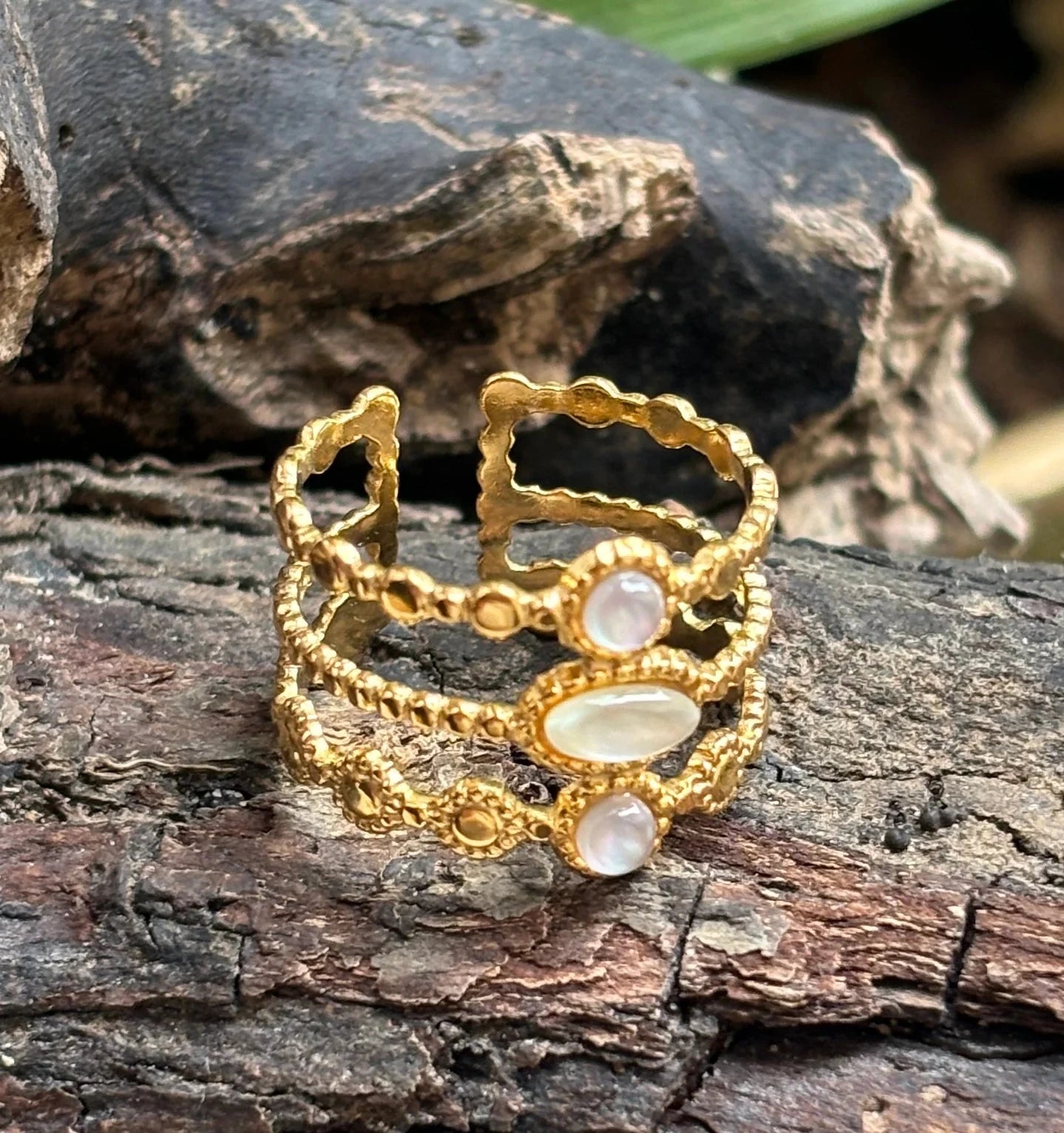 18ct Gold Plated Mother of Pearl Triple Band Adjustable Ring Ring Ocean Ripple 
