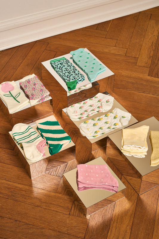 Amora Sock | 4 Colours Socks Black Colour 