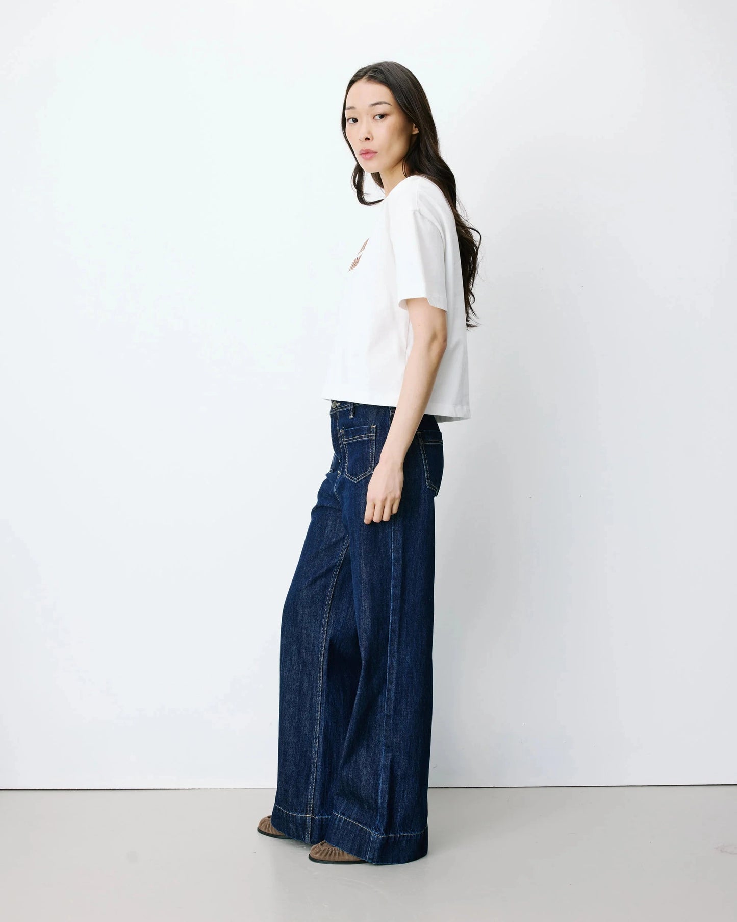 Anis Tee | Ivory Top Grace and Mila 