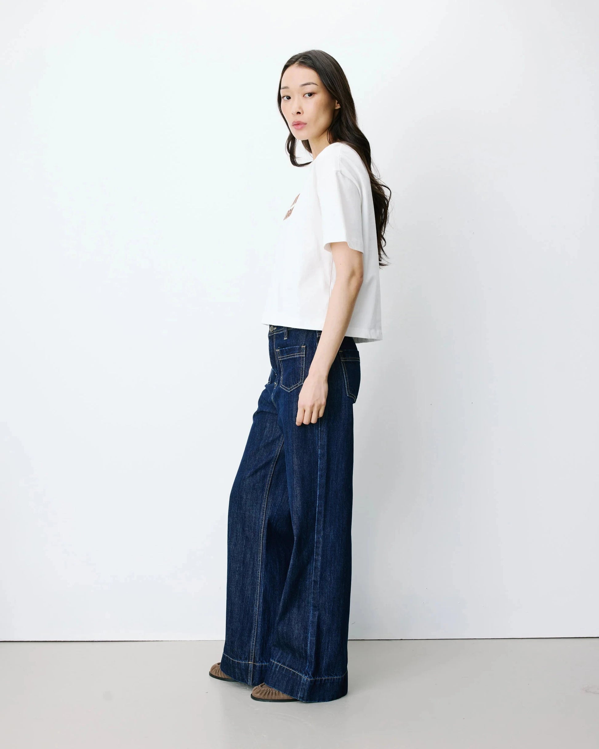 Anis Tee | Ivory Top Grace and Mila 
