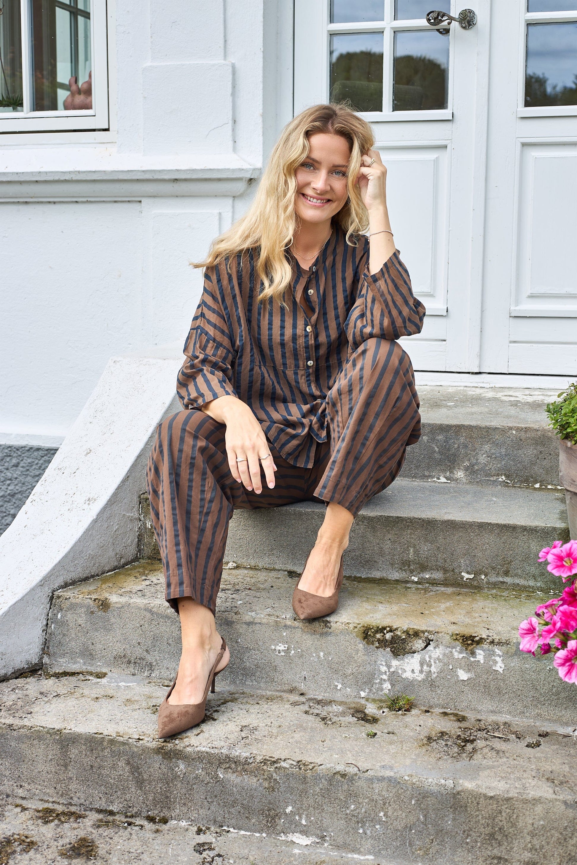 Betsy Shirt Blouse | Espresso Blouse Black Colour 
