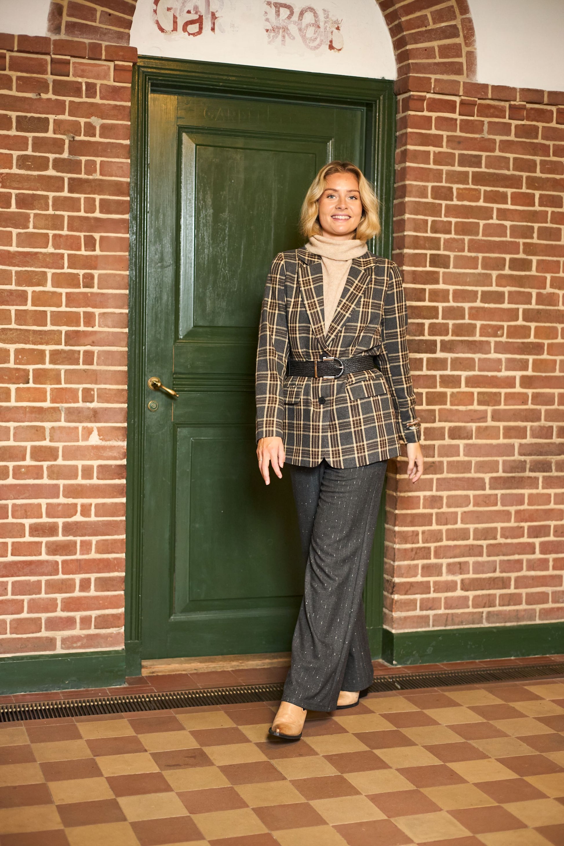 Dell Roll Neck Vest | Natural Jumper Black Colour 