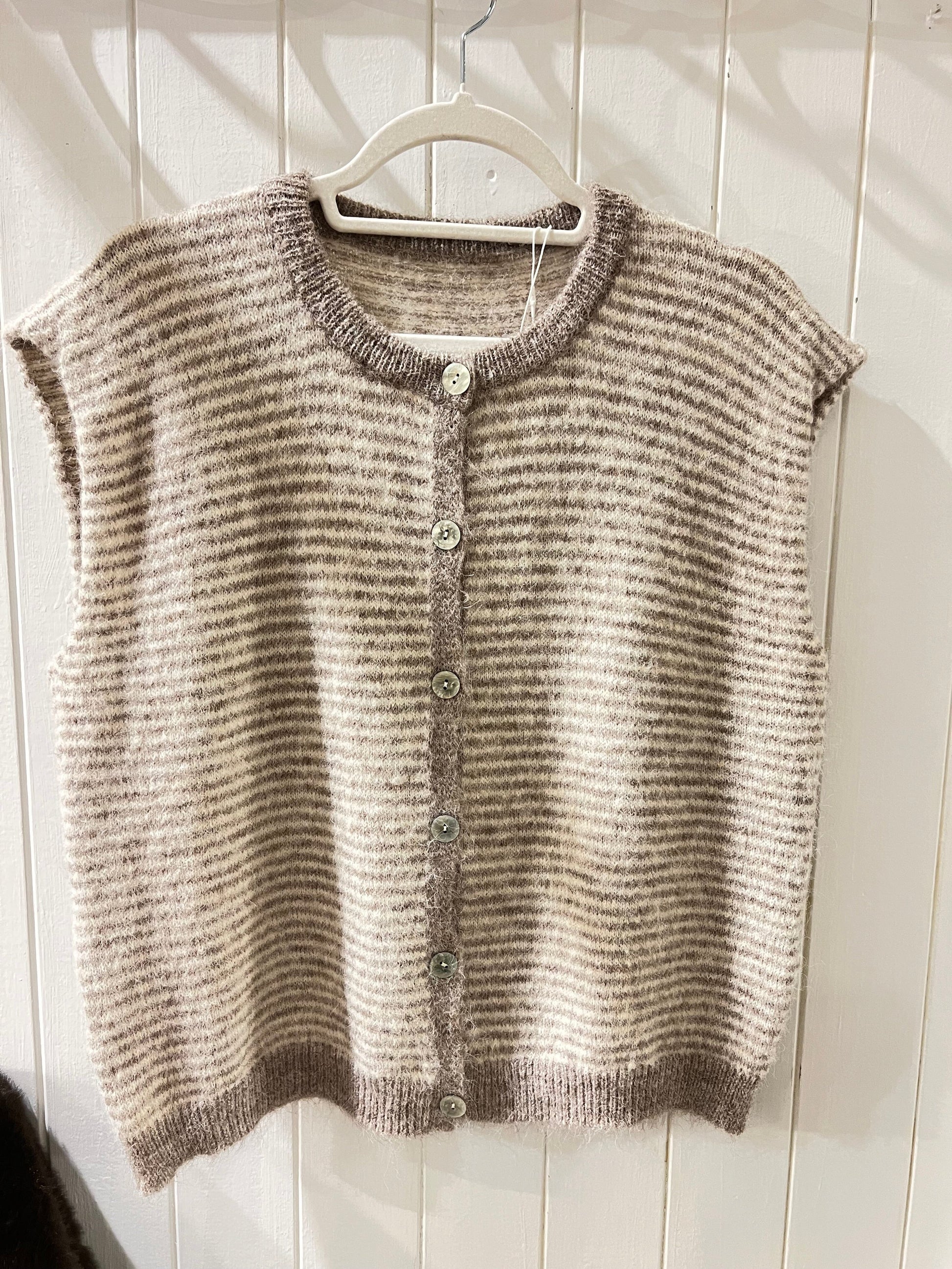 Etta Vest | 7 Colours Jumper Parisienne Collection Beige 