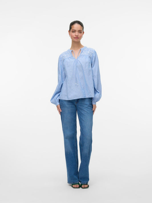 Nika Top | Cashmere Blue/Bright White Shirts & Tops Vero Moda 