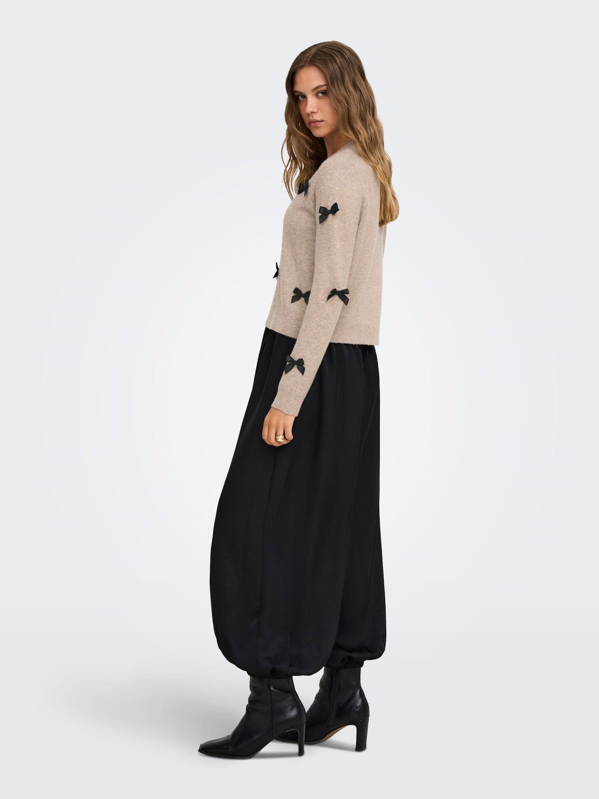 Noelle Bow Knit | Beige/Black Jumper Only 