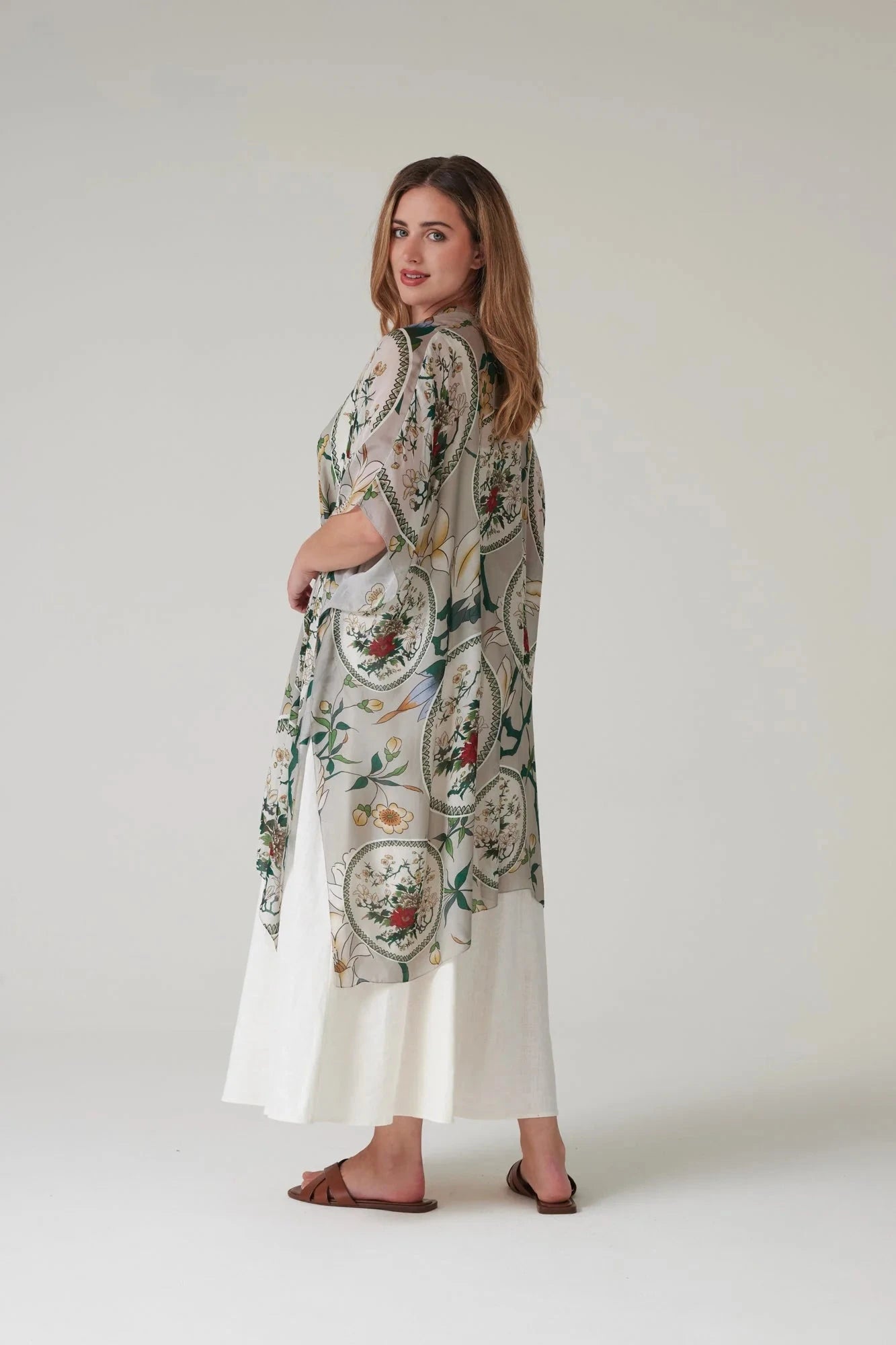 Throwover | Magnolia Plates | Putty Casual Kimonos One Hundred Stars 