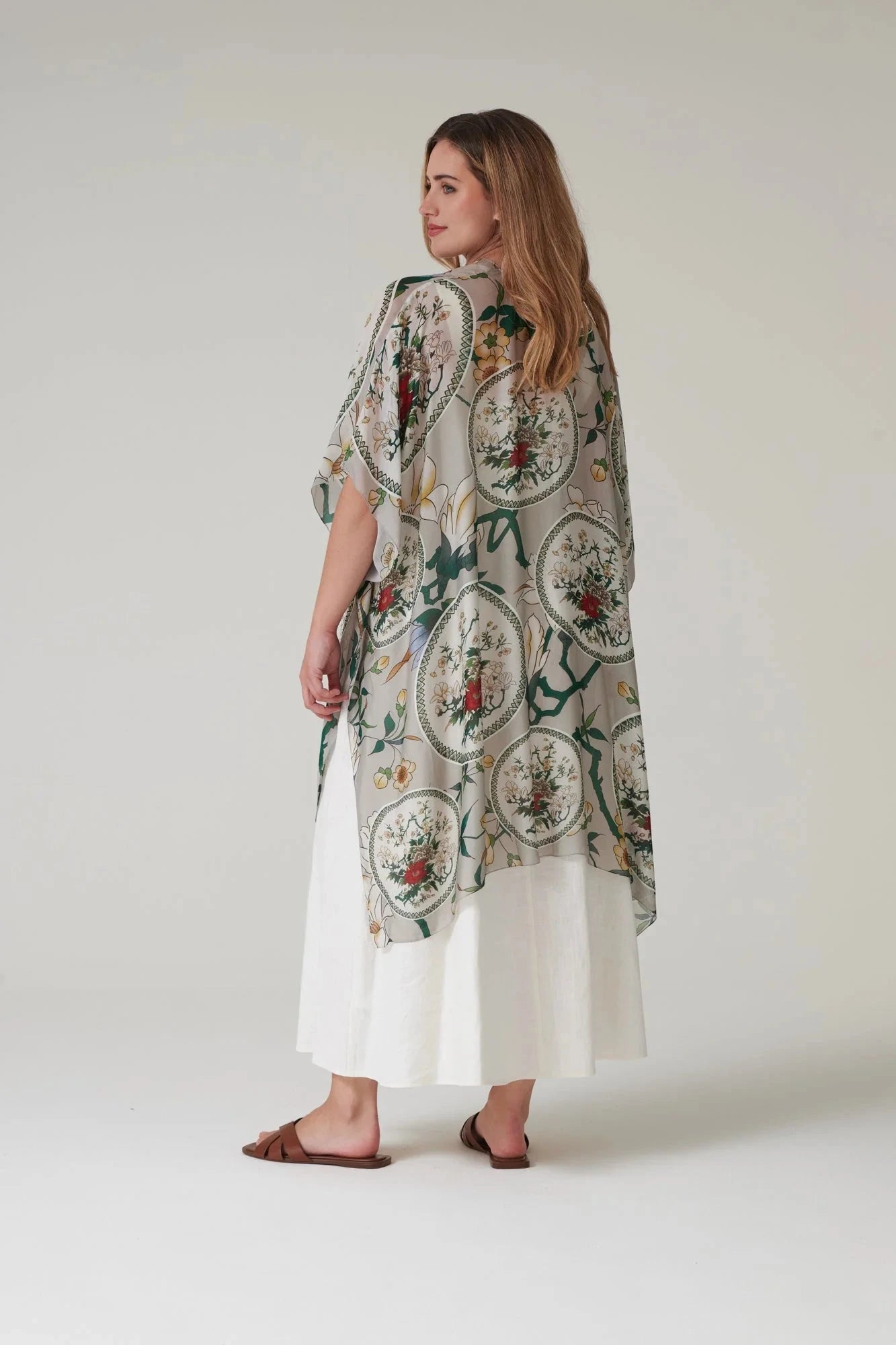 Throwover | Magnolia Plates | Putty Casual Kimonos One Hundred Stars 